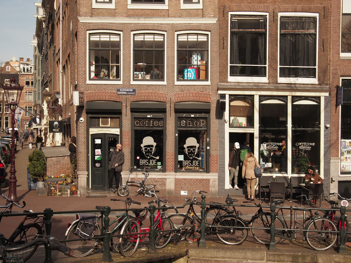 アムステルダムの coffee shop