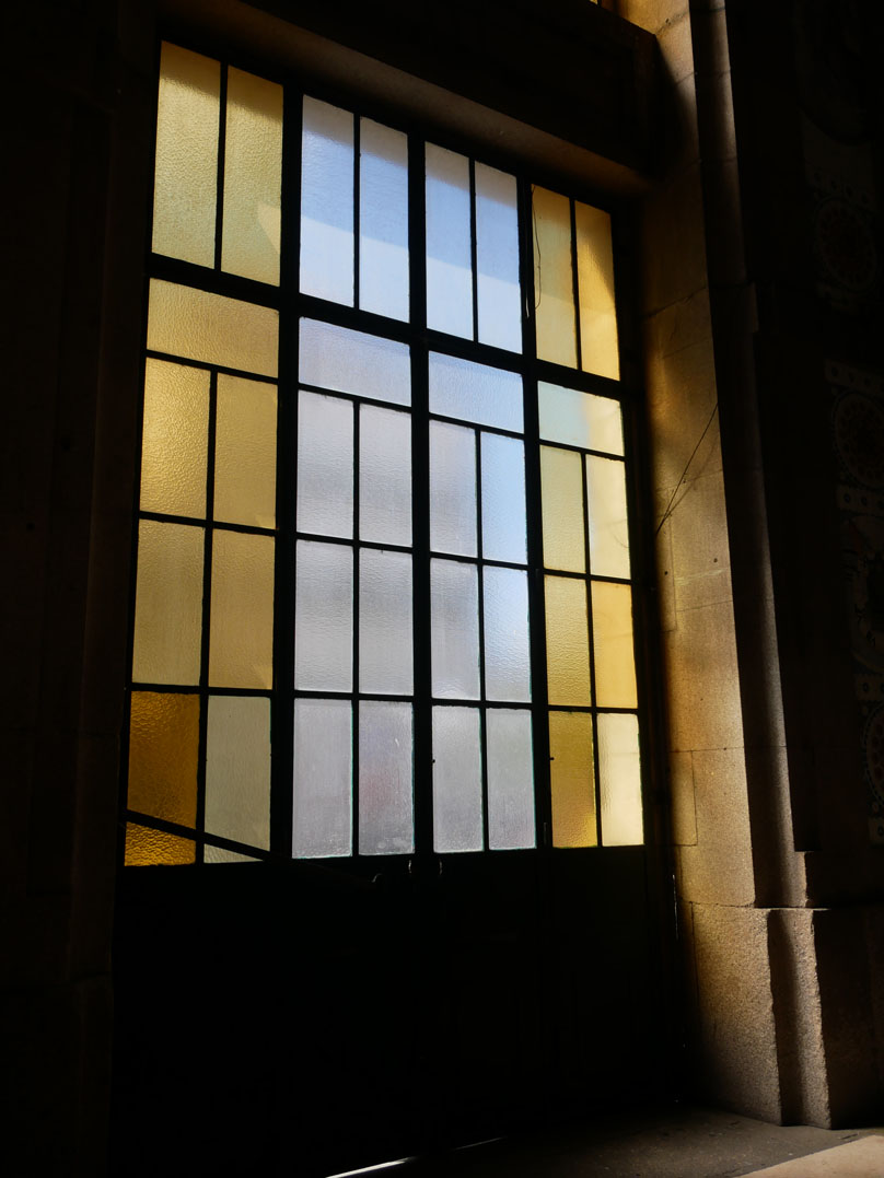 サン・ベント駅の窓
